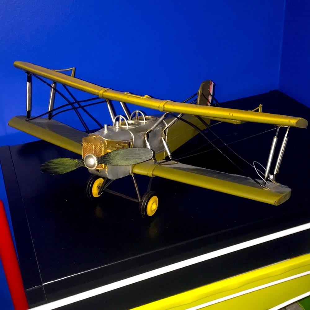 Metal antique plane decor